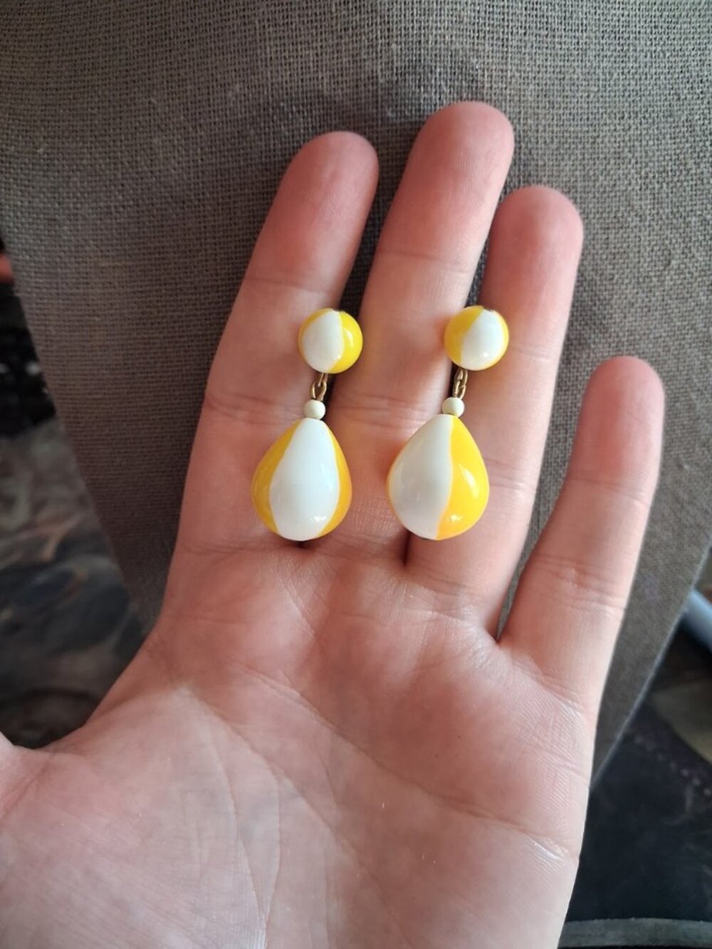 Retro style dangle clip on earrings